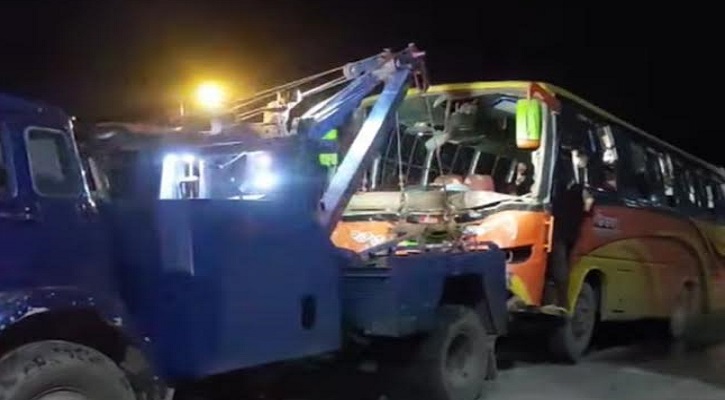 নরসিংদীতে বাসের ধাক্কায় অটোচালক নিহত